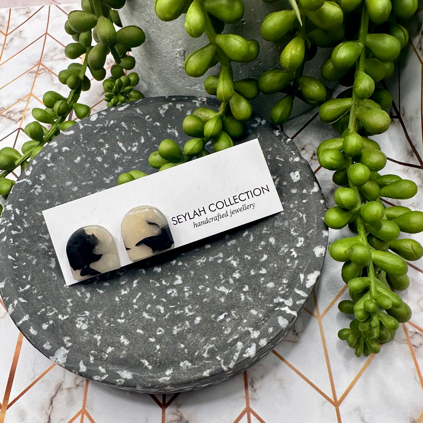 Summer Studs | Black & White Tortoiseshell